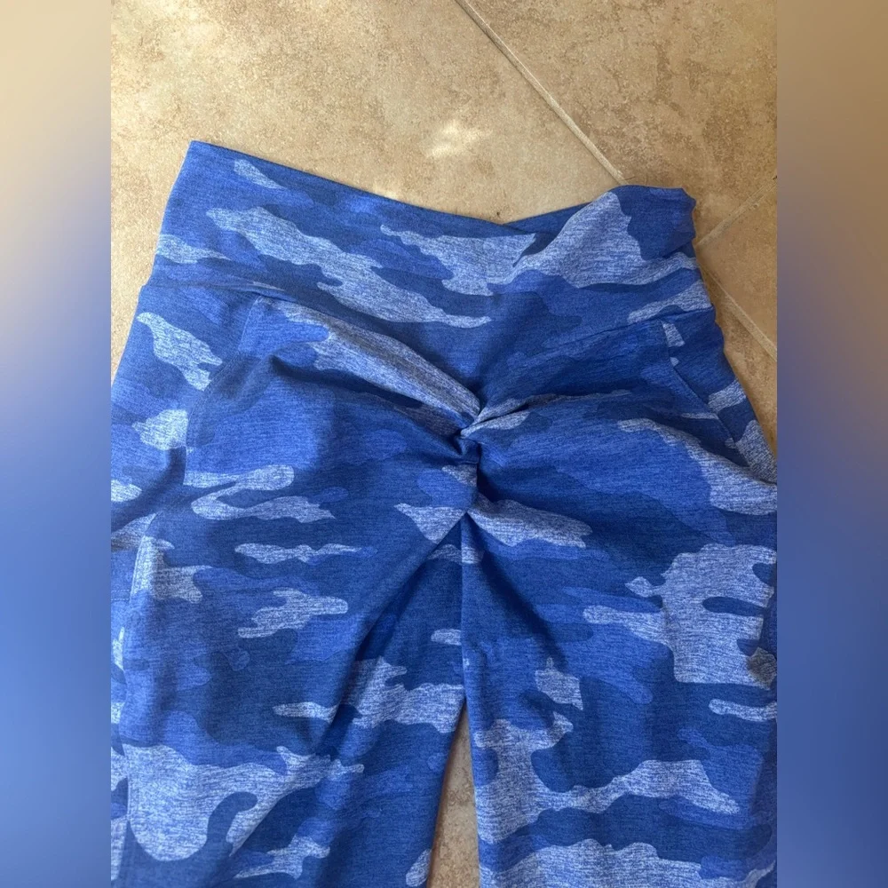 Vintage Bombshell Blue & White camo sock leggings w/scrunch butt! Worn 1x! - Picture 15 of 15